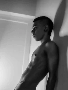 Aronxxs Public টি ছবি