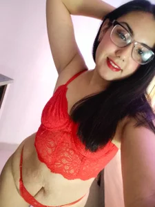 RitaRussel i look sexy on red! Pic 4