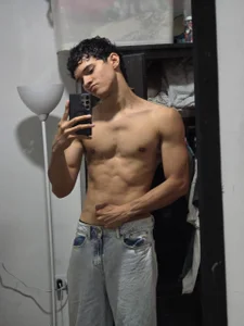 Samuel_Hills_II Mirror Pics Hình 4