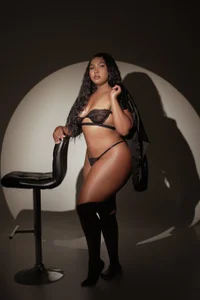 madisoncurt_ Playing with shadows Foto 4