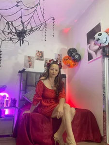 🖤 ​​This little witch comes to tempt you 🔥 de Giovanela_rose  Imagens