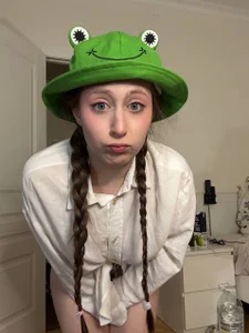 FroggyAnna do u like my froggy hat?🐸 Immagine  6