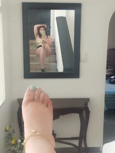 TatianaRoush 🖤 ​​A little temptation starts from below... do you dare to look? 😏👣  3 снимка