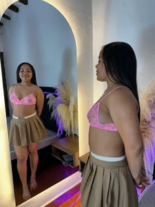 SophiaGuzman: Public ( 2 фото)