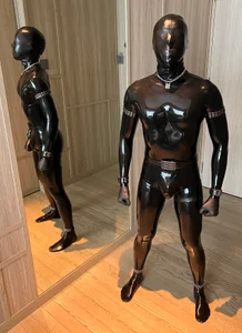 Public od RubberGummi  snímek
