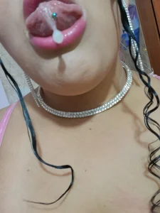 MelannieSimons tongue Pic 5