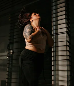 juana_valkiria“claim invisible territories.” 😈 Bild 7