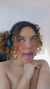 AllisonAdams_ Public Hình 3