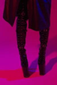 Reed_Fox sharp heels and a leather raincoat টি ছবি