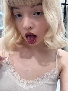 ZazaLiya cute blonde Pic