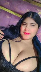 Hot_samantha_outdoors Public Pic 3