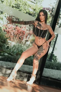 MilaLawrence Mila Poză 2