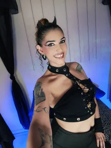 Agatha_TenebrisのBlack Outfit with Leather Bootsの 3枚の写真