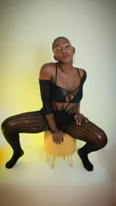 NahomyHawk Luminescent Soul 💄💛 Pic