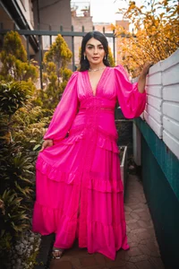 Holly_Brensonexx_ “Imagine my hands slowly running through every corner of your body… while you look at me like that, Foto 5