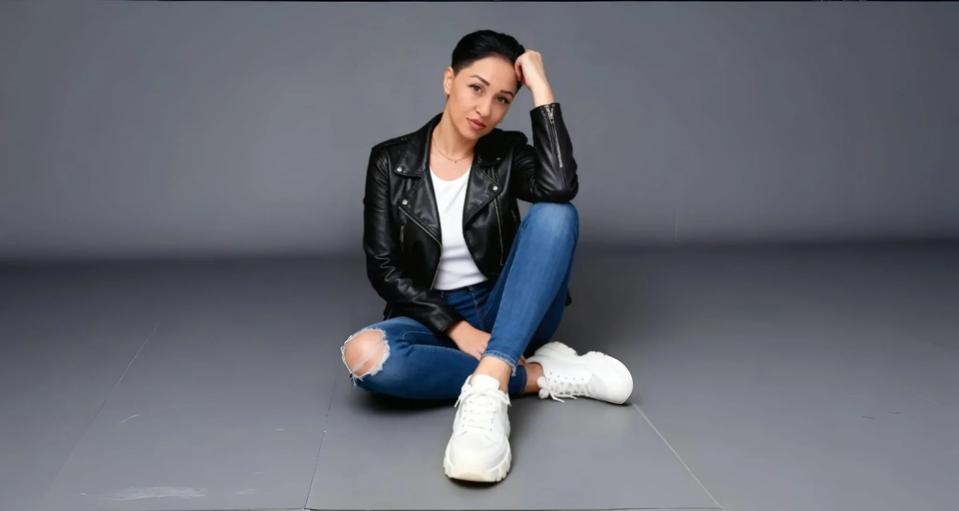 Amy-Officee Public Hình 2