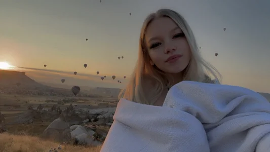 Foxy_Blondie My Magical Morning with Hot Air Balloons 🎈 slika 3