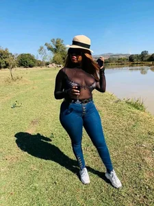 EbonyAssDoll Public Foto 6