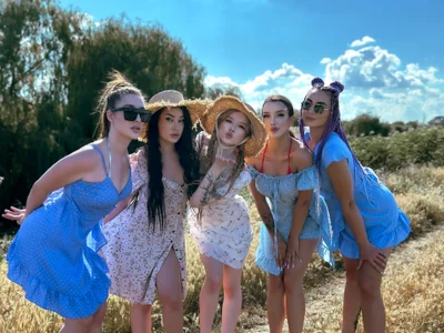 RollingGirls We ran away in the field to play 🥵👿 사진 2