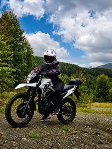 eva_rosse69 RIDING IN MY NEW GIFT 🤍🏍️🍃💗 Pic 5