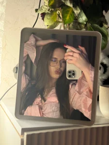 What can you say about your reflection in the mirror? de DebraSchneider  2 Imagens