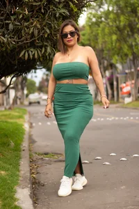 AlixLong I love taking the outdoors 🍂🍂 Foto 2