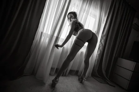 SkylerSpark black and white Poză 4