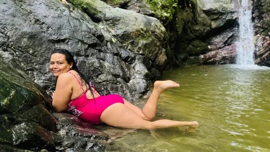 kat-hot relaxed day Pic
