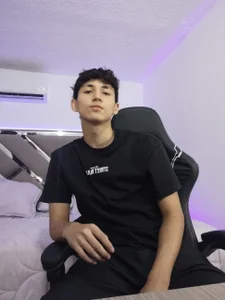 Valentino_Rey Public Gambar 7