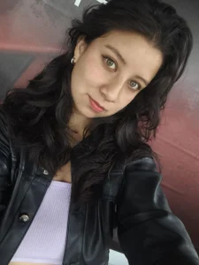 Chloe014_ Public Immagine  2