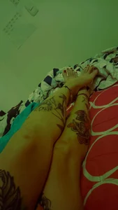 LanaGodardのFeet 🤪の 2枚の写真