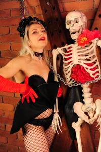 I already feel like my favorite scary holiday is coming or cumming💦 de Gloria_Lovely  6 photos