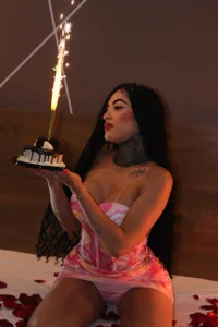 danna_berlin_ On this special day, join me to celebrate my birthday Bilde 9