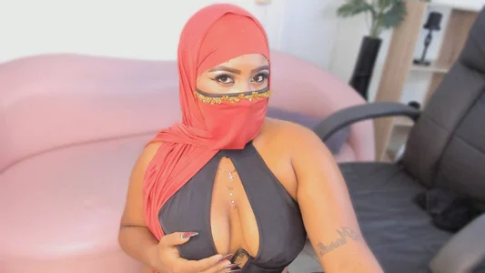 yasmin_elite I have a craving... and it smells like you. Pic