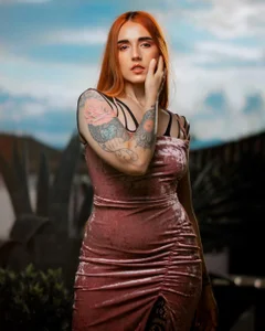 helen_mooree: I LOOK HOT? 👀 ( 4 фото)