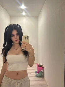 JeniceSourwine What do you think of my new hairstyle?🤭 Εικόνα 3