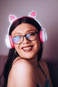 Siena_morales LISTEN TO ME THIS MUSIC Pic 4