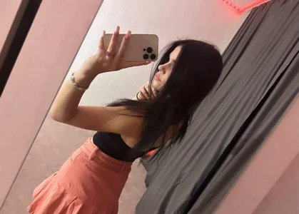 JeniceSourwine What do you think of my new hair color? 🖤 Pic 2