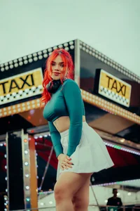 LeaThompson At park Foto 2