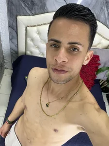 Axel-Bigcock 🍆HOW ABOUT THIS BEAUTIFUL SKINNY🥵 Poză