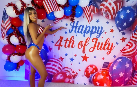 MelissaStonee Red, White & Hot ❤️🤍💙  5. fénykép