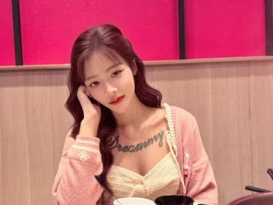 zghn88の新人二号女主小萝莉New Actress No. 2の 9枚の写真