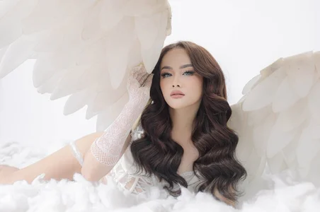 Midnight_Oasis Not all angels wear halos.🪽✨ Gambar 4