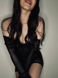 For you — as a thank you for 10,000 subscribers 💋 de Veliora  6 Imagens