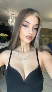 SofiaRoose 🥰  8টি ছবি