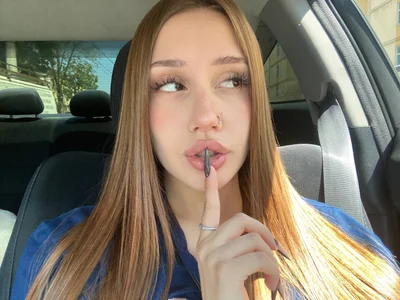 Milena_Awesome Public Pic 6