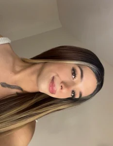 fiorellaselfsuck "Which do you prefer? 1 or 2?" Foto 2