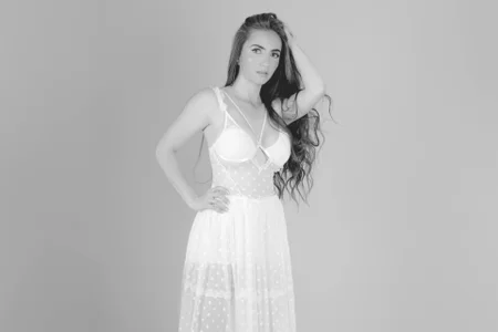 BellaMarieX Sexy Black and White Foto 2