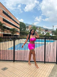 anahi_ryan_Pool day!图片