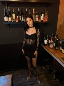 Anita_Robby Vampire bartender Pic 6